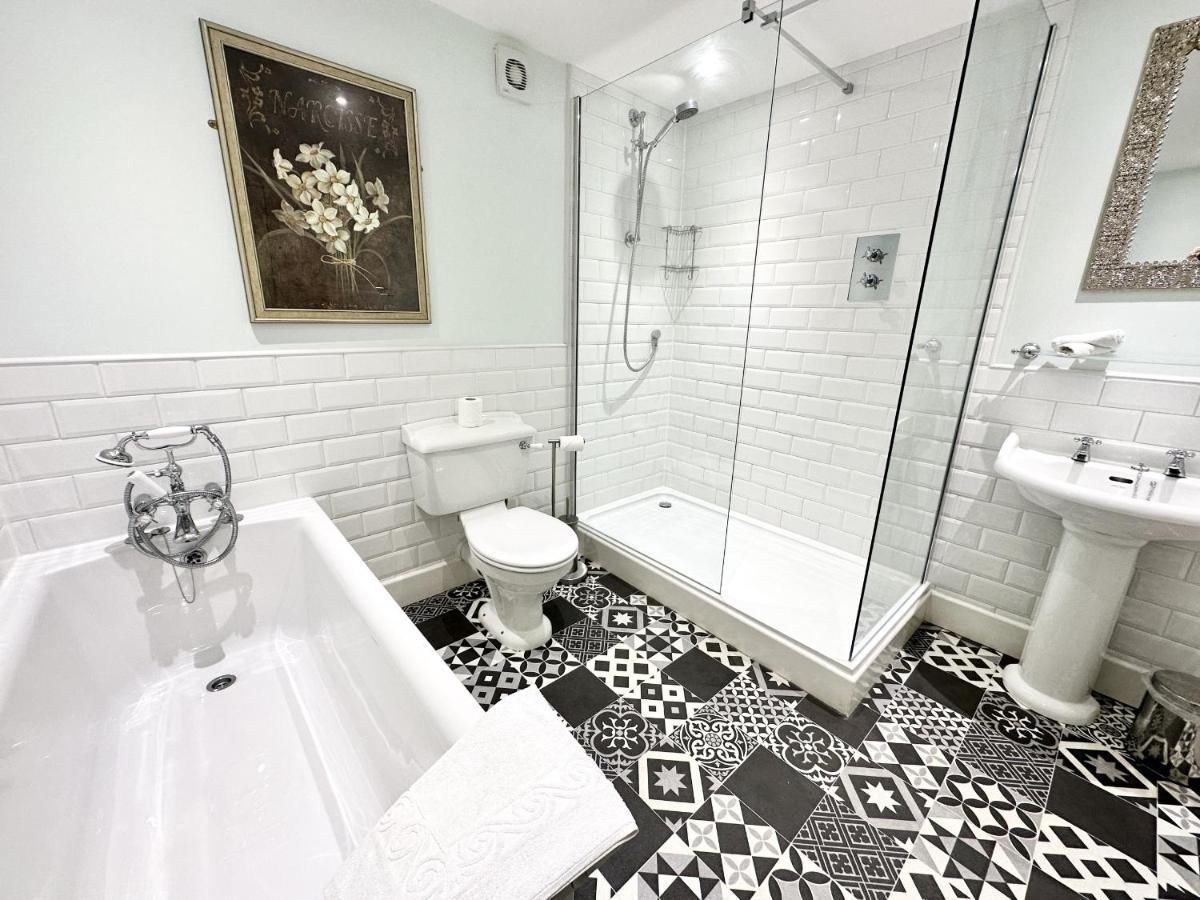 ฟาร์ทิงส์ โฮเต็ล แอนด์ เรสเทอรองต์ Hotel ทอนทัน ภายนอก รูปภาพ